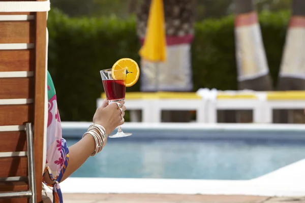 Cocktail at the Pool — Stock Photo, Image