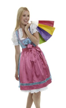 dirndl alışveriş torbaları ile kadın