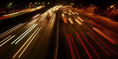Gece karayolu trafiği