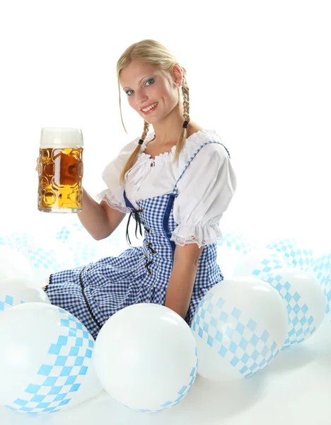 Vrouw met bier mok — Stockfoto