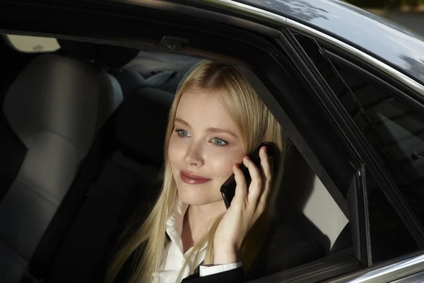 Frau am Telefon — Stockfoto