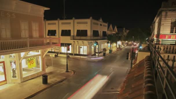 Cruzando la calle Duval Key West — Vídeo de stock