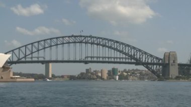Sydney opera ve harbor bridge