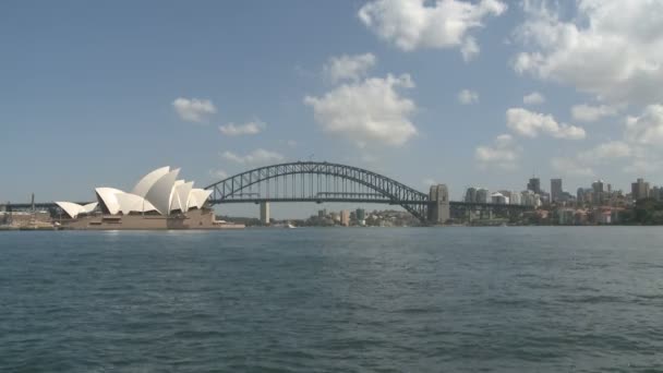 Sydney opera och harbor bridge — Stockvideo