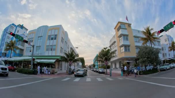 Майамі-Біч, перетинаючи Ocean Drive timelapse — стокове відео