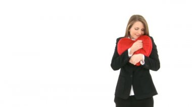 kadın sarılmış kalp yastık