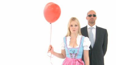 dirndl bodyguard ile kadın