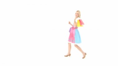 dirndl alışveriş torbaları ile kadın