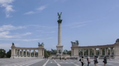 Budapest Heroes'ın Square