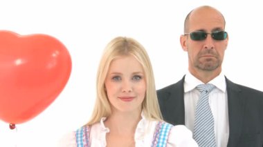 dirndl bodyguard ile kadın