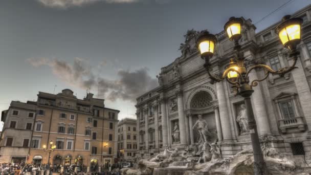 ローマ、イタリア ネプチューンの像にクローズ アップでトレビの泉 — Stock video