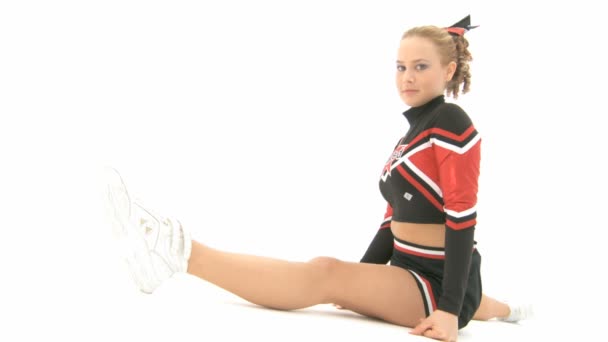 Cheerleader kastar en luft kyss — Stockvideo