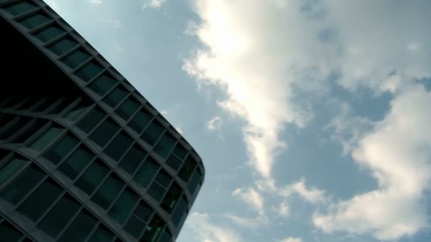 Pan wijzigen van westafen huis in westhafen toren — Stockvideo