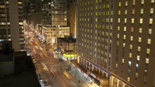 Traffic at night on 8th Avenue — Stock Video