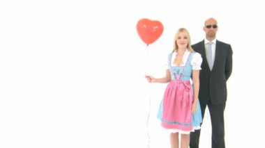 dirndl bodyguard ile kadın