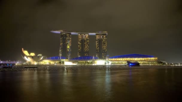 Bahía Marina de Singapur por la noche — Vídeo de stock