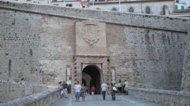 turist Kalesi geçit