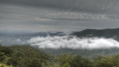 Blue ridge parkway Vadisi bulutlar