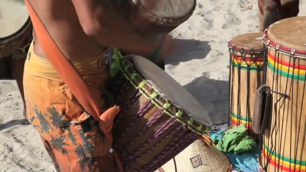 Ibiza sahilde davulcuları — Stok video