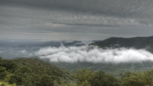 Blauer Kamm Parkway Tal in Wolken — Stockvideo