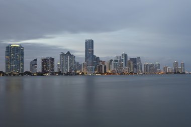 Miami şehir manzarası panorama gün batımında