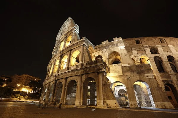 Koloseum w Rzymie, Włochy, w nocy — Zdjęcie stockowe