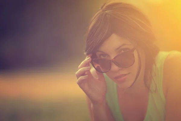 Woman lies on grass — Stock Photo, Image