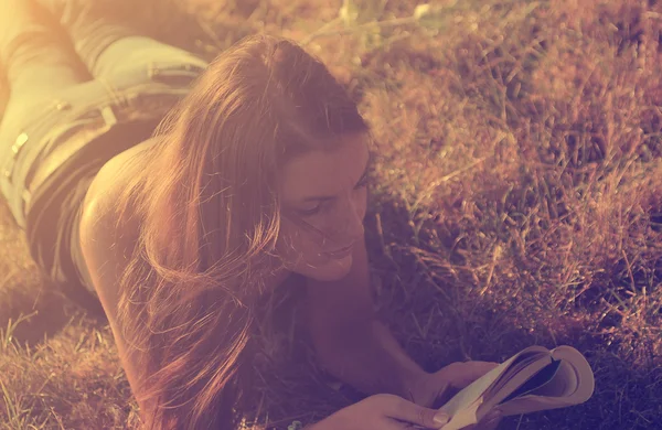 Vintage photo of reading woman — Stock Photo, Image