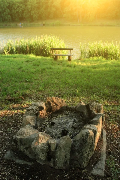 Fire place with idyllic lake — Stock Photo, Image