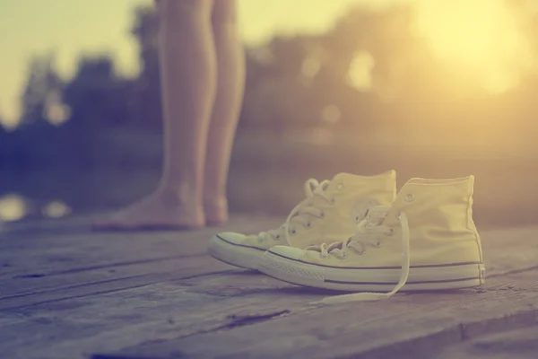 The girl's legs and sneakers — Stock Photo, Image