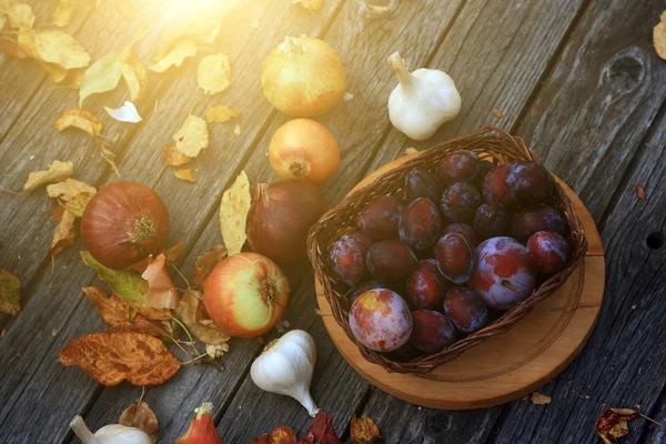 Mixed vegetables on wooden table — Stock Photo, Image