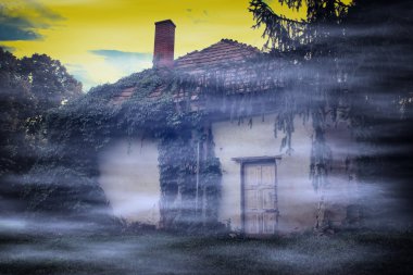 Spooky terk edilmiş evde
