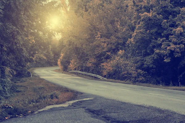 Foto vintage da estrada de tráfego no por do sol — Fotografia de Stock