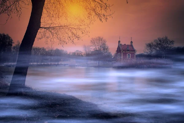 Vintage photo of haunted abandoned cottage — Stock Photo, Image