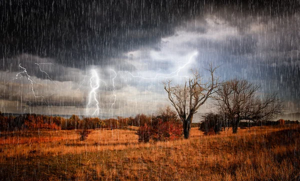 Onweer over het land — Stockfoto