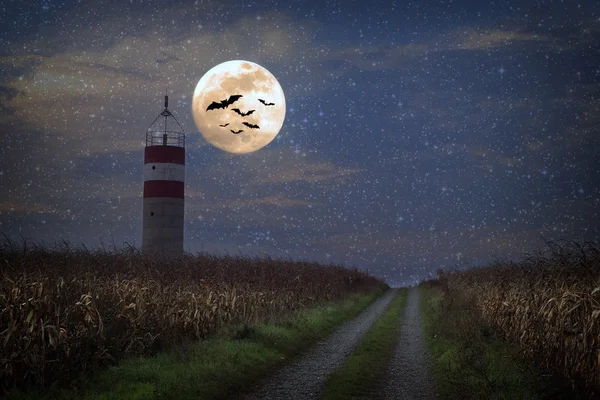 Leuchtturm mit Mond — Stockfoto