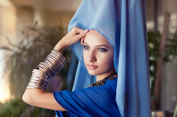 Oost-kleren dragen vrouw — Stockfoto