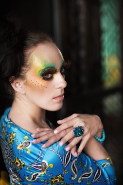 kadın moda saç ve makyaj