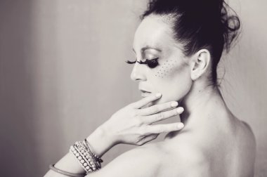 kadın moda saç ve makyaj