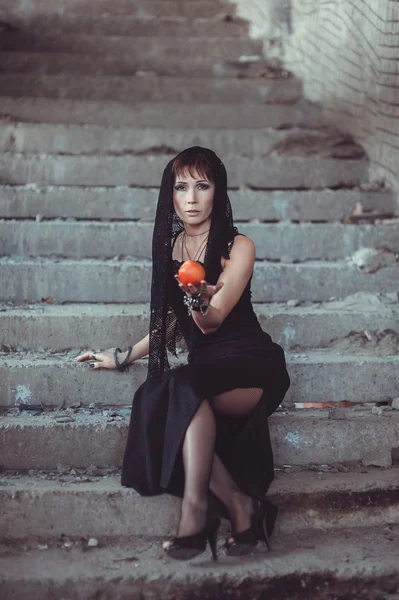 Woman with apple in abandon building — Stock Photo, Image