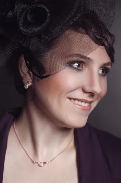 Lady in a hat with beads — Stock Photo, Image