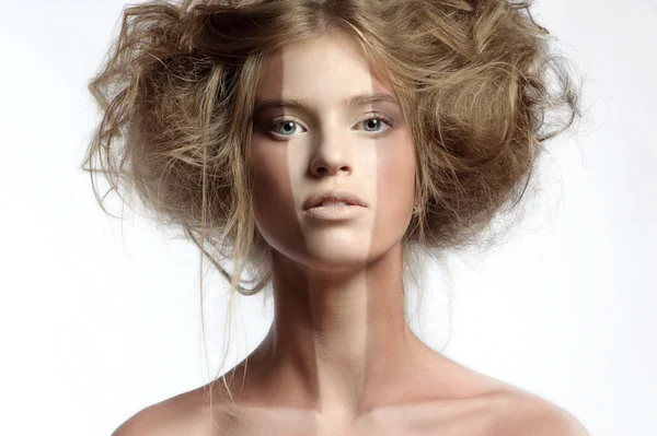 Kobieta z idealny makijaż i fryzurę — Zdjęcie stockowe