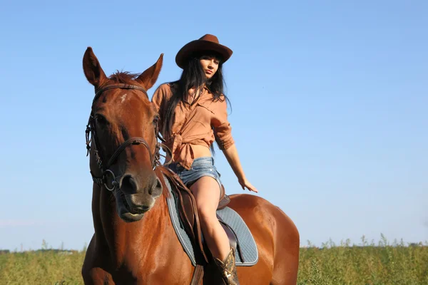 Flicka rider — Stockfoto