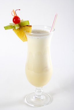 süt carom ile ananas kokteyli