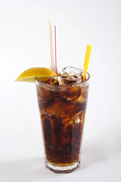 Cola in highball glass with lemon slice — Stock Photo, Image