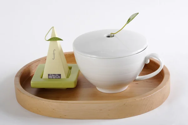 Tazza di tè su un vassoio — Foto Stock