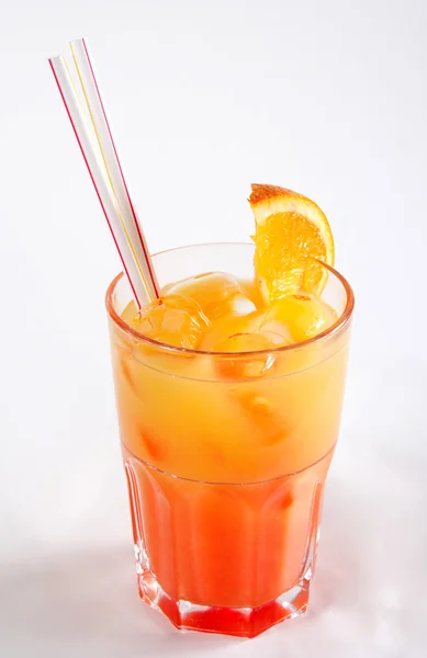 Tropischer Cocktail im Glas — Stockfoto