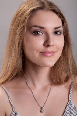 la chica con el pelo de oro