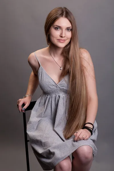 la chica con el pelo de oro