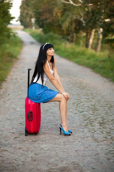 Young woman hitchhiking — Stock Photo, Image